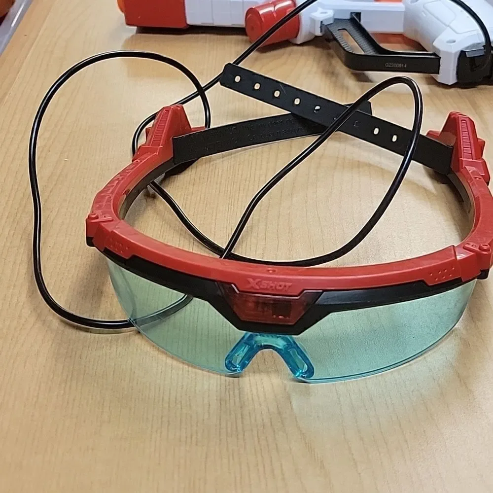 X-Shot‎ Laser Tag Toy Guns with Glasses, Battery Powered.
